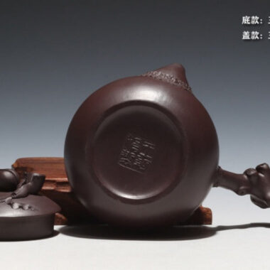 Full Handmade Yixing Zisha Teapot [Peach Side Handle Pot] (Lao Zi Ni – 170/230ml)