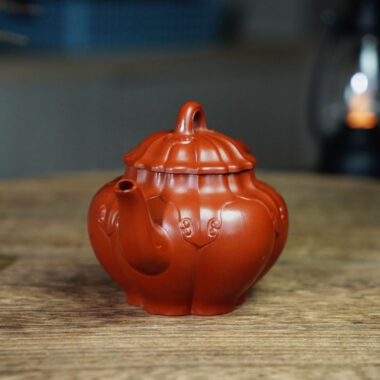 Full Handmade Yixing Zisha Teapot [Ruyi Gong Deng Pot] (Zhu Ni – 170ml)