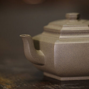 Full Handmade Yixing Zisha Teapot [Liufang Xue Hua Pot] (Qing Duan Ni – 170ml)