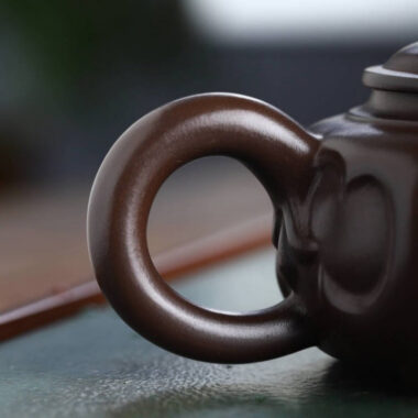 Full Handmade Yixing Zisha Teapot [Ruyi Pot] (Lao Zi Ni – 175ml)