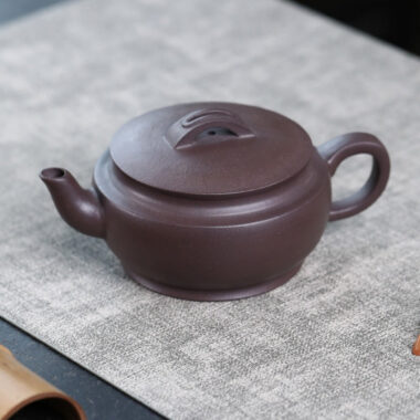 Full Handmade Yixing Zisha Teapot [Dayun Hanwa Pot] (Lao Zi Ni – 250ml)