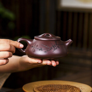 Full Handmade Yixing Zisha Teapot [Nafu Shi Piao] (Shi Hong – 340ml)