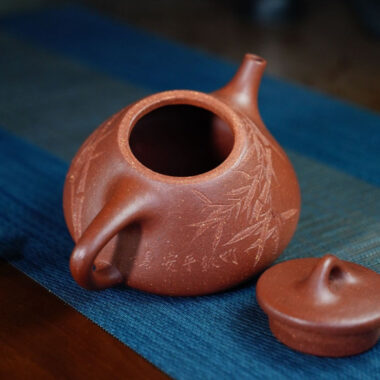 Full Handmade Yixing Zisha Teapot [Ziye Shi Piao Pot] (Jiang Po Ni – 310ml)