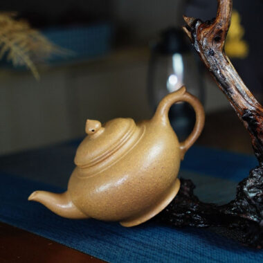 Full Handmade Yixing Zisha Teapot [Xiao Ying Pot] (Duan Ni – 270ml)