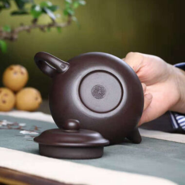 Full Handmade Yixing Zisha Teapot [Fanggu Pot] (Lao Zi Ni – 230ml)