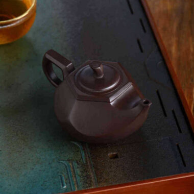 Full Handmade Yixing Zisha Teapot [Liufang Yandou Pot] (Lao Zi Ni – 160ml)