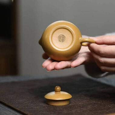 Yixing Zisha Teapot [Mini Xishi Pot] (Huangjin Zhu Ni – 100ml)
