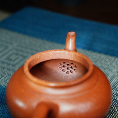 Full Handmade Yixing Zisha Teapot [Xiao Ying Pot] Plain Smooth (Li Pi Zhu Ni – 230ml)