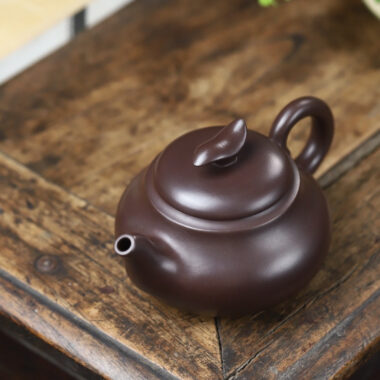 Full Handmade Yixing Zisha Teapot [Leap Pot] (Lao Zi Ni – 320ml)