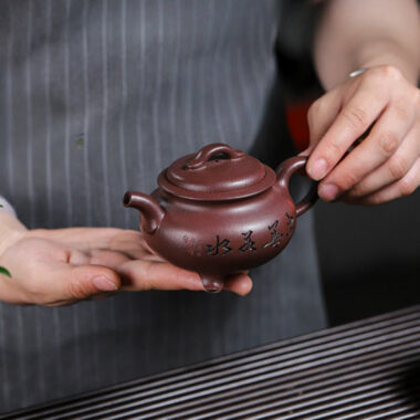 Full Handmade Yixing Zisha Teapot [Enze Wan Wu] (Zi Ni – 190ml)
