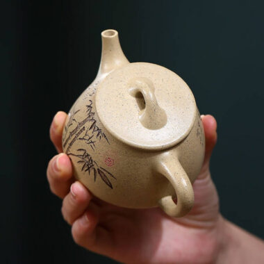 Full Handmade Yixing Zisha Teapot [Gao Shi Piao Pot] (Bensan Lu Ni – 200ml)