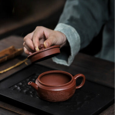 Full Handmade Yixing Zisha Teapot [Shengshi Huakui] (Zi Ni – 240ml)