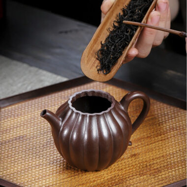 Full Handmade Yixing Zisha Teapot [Ling Hua Qiu Shui] (Jin Sha Zi Ni – 200ml)