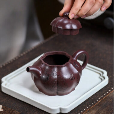 Full Handmade Yixing Zisha Teapot [He Yun] (Zi Ni – 250ml)