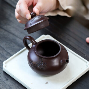 Yixing Zisha Teapot [Bao Chun Rong Tian] (100 Mu Zi Ni – 260ml)