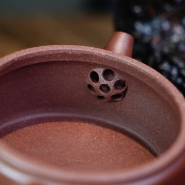 Full Handmade Yixing Zisha Teapot [Hanwa Pot] (Di Cao Qing – 110ml)
