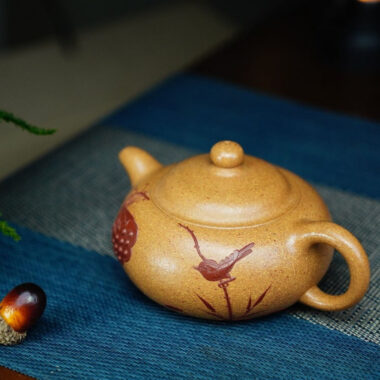 Full Handmade Yixing Zisha Teapot [Lotus Yuan Zhu Pot] (Wucai Lao Duan Ni – 220ml)