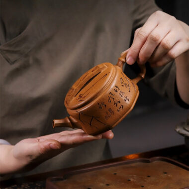 Full Handmade Yixing Zisha Teapot [Zhu Ying] (Jin Jiang Po Ni – 280ml)