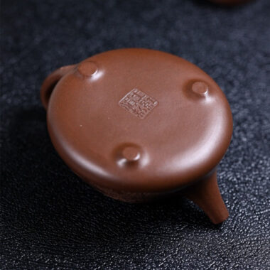 Full Handmade Yixing Zisha Teapot [Jiangnan Ziye Shi Piao] (Lao Zi Ni – 120ml)