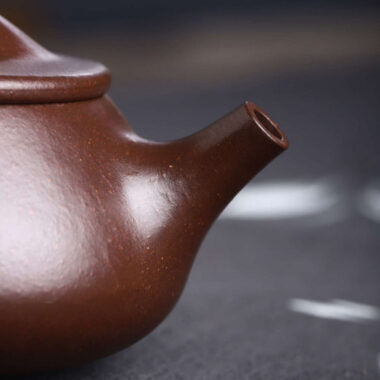Full Handmade Yixing Zisha Teapot [Jingzhou Shi Piao Pot] (Zi Ni – 200ml)