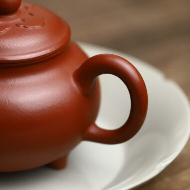 Full Handmade Yixing Zisha Teapot [Dabin Ruyi Pot] (Zhu Ni- 150ml)