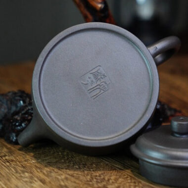 Full Handmade Yixing Zisha Teapot [Dezhong Pot] (Qinghui Ni – 190ml)