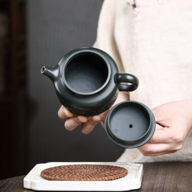 Yixing Zisha Teapot [Dezhong] (Lu Ni – 300ml)
