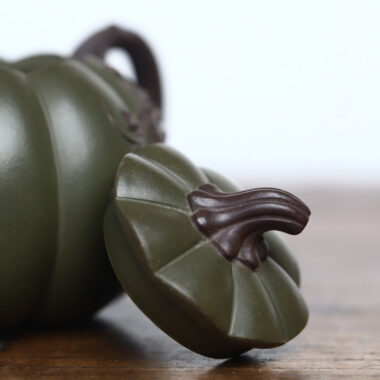 Full Handmade Yixing Zisha Teapot [Bi-color Pumpkin Pot] (Lu Ni/Zi Ni – 260ml)