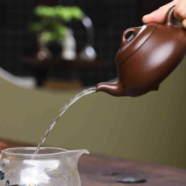 Full Handmade Yixing Zisha Teapot [Hantang Shi Piao Pot] (Zi Ni – 190ml)