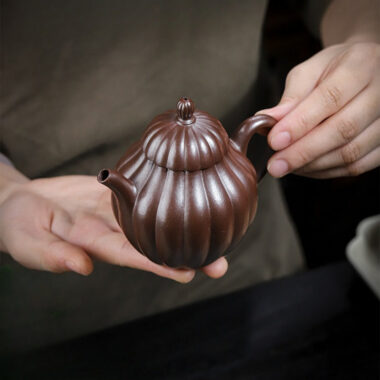 Full Handmade Yixing Zisha Teapot [Ling Hua Qiu Shui] (Jin Sha Zi Ni – 200ml)
