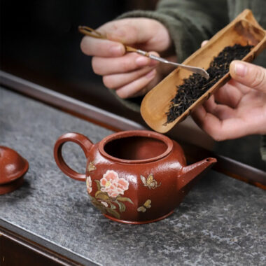 Full Handmade Yixing Zisha Teapot [Hua Ban Cha Xiang] (Hong Jiang Po Ni – 240ml)