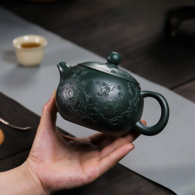 Full Handmade Yixing Zisha Teapot [Big Plum Blossom Xishi Pot] (Feicui Lu Ni – 470ml)