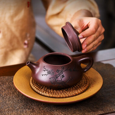 Full Handmade Yixing Zisha Teapot [Nafu Shi Piao] (Shi Hong – 340ml)