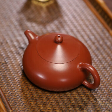 Full Handmade Yixing Zisha Teapot [Half Moon Pot] (Dahongpao – 170ml)