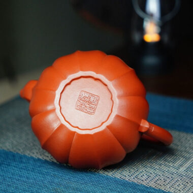 Full Handmade Yixing Zisha Teapot [Jinzun Pot] (Zhu Ni – 370ml)