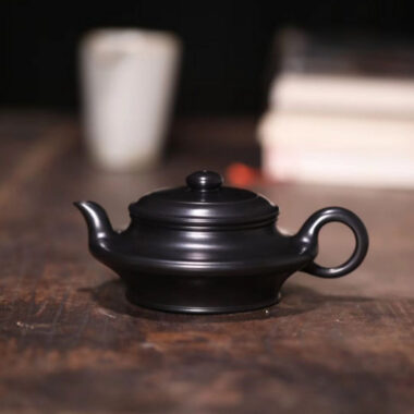 Full Handmade Yixing Zisha Teapot [Xu Bian Pot] (Hei Ni – 200ml)
