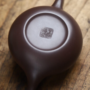 Full Handmade Yixing Zisha Teapot [Leap Pot] (Lao Zi Ni – 320ml)