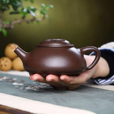 Full Handmade Yixing Zisha Teapot [Niu Gai Shi Piao Pot] (Lao Zi Ni – 260ml)