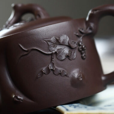 Full Handmade Yixing Zisha Teapot [Grape Stump Pot] (Lao Zi Ni – 180ml)