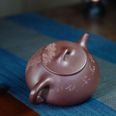Full Handmade Yixing Zisha Teapot [Jingzhou Shi Piao Pot – Song Feng Qin Yun] (Zi Ni – 300ml)
