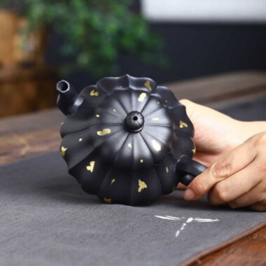 Full Handmade Yixing Zisha Teapot [Golden Yuru Pot] (ShI Huang – 280ml)