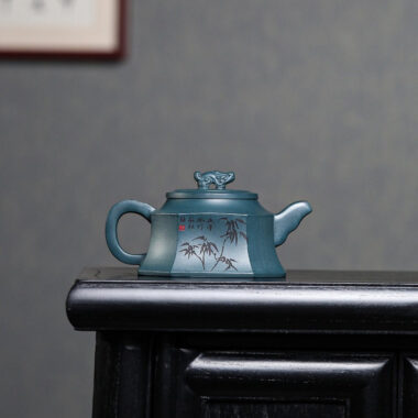Yixing Zisha Teapot [The Dragon] (Tian Qing Ni – 220ml)