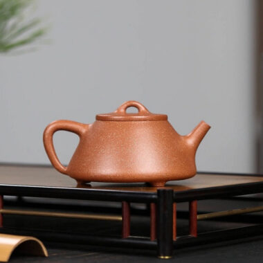 Full Handmade Yixing Zisha Teapot [Ziye Shi Piao Pot] (Jiang Po Ni – 220ml)