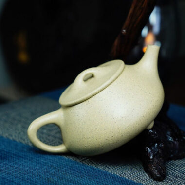 Full Handmade Yixing Zisha Teapot [Jingzhou Shi Piao Pot] (Benson Lu Ni – 200ml)