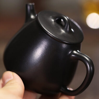 Full Handmade Yixing Zisha Teapot [Gao Shi Piao Pot] (Hei Ni – 200ml)