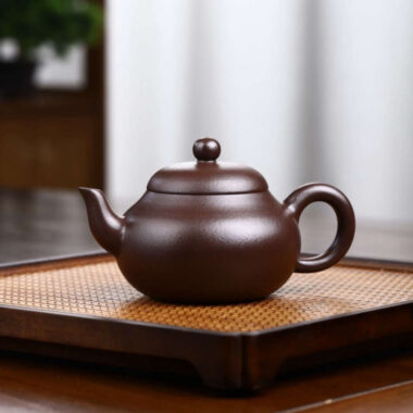 Full Handmade Yixing Zisha Teapot [Pear Pot] (Lao Zi Ni – 200ml)