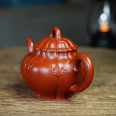 Full Handmade Yixing Zisha Teapot [Ruyi Gong Deng Pot] (Zhu Ni – 170ml)