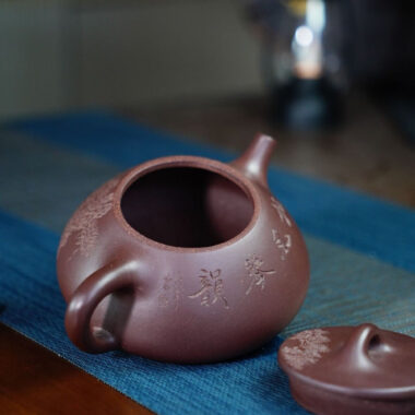 Full Handmade Yixing Zisha Teapot [Jingzhou Shi Piao Pot – Song Feng Qin Yun] (Zi Ni – 300ml)