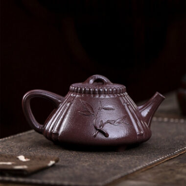 Full Handmade Yixing Zisha Teapot [Gao Feng Liang Jie] (30 Mu Zi Ni – 530ml)