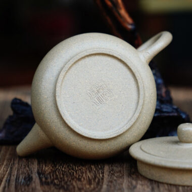 Full Handmade Yixing Zisha Teapot [Hanwa Pot] (Qing Duan Ni – 240ml)